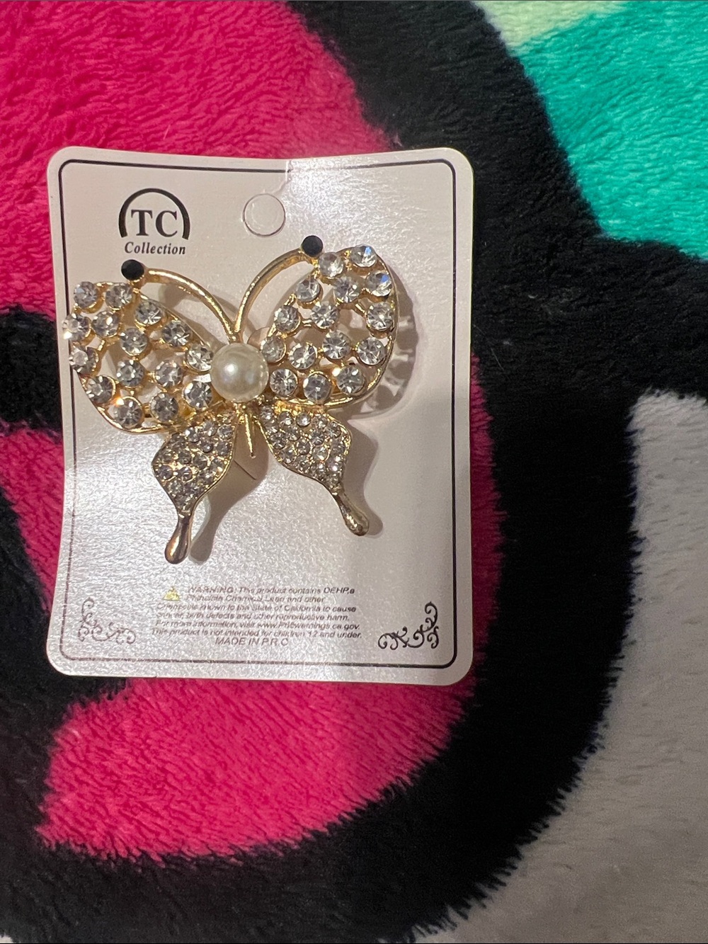 IC COLLECTION Gold Butterfly Brooch with Clear Crystals and Pearl Accent